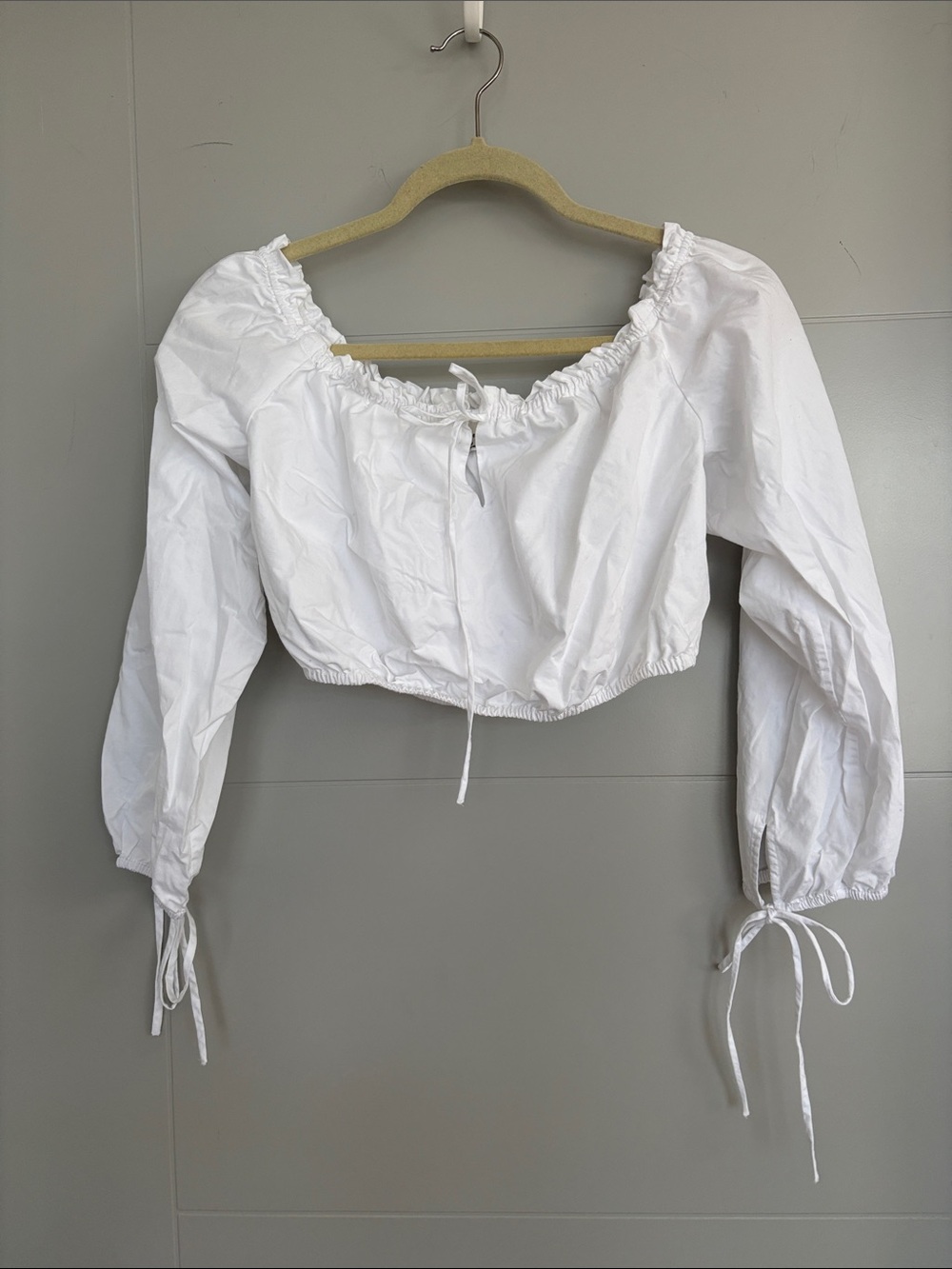 Wilfred White Off-Shoulder Cropped Blouse